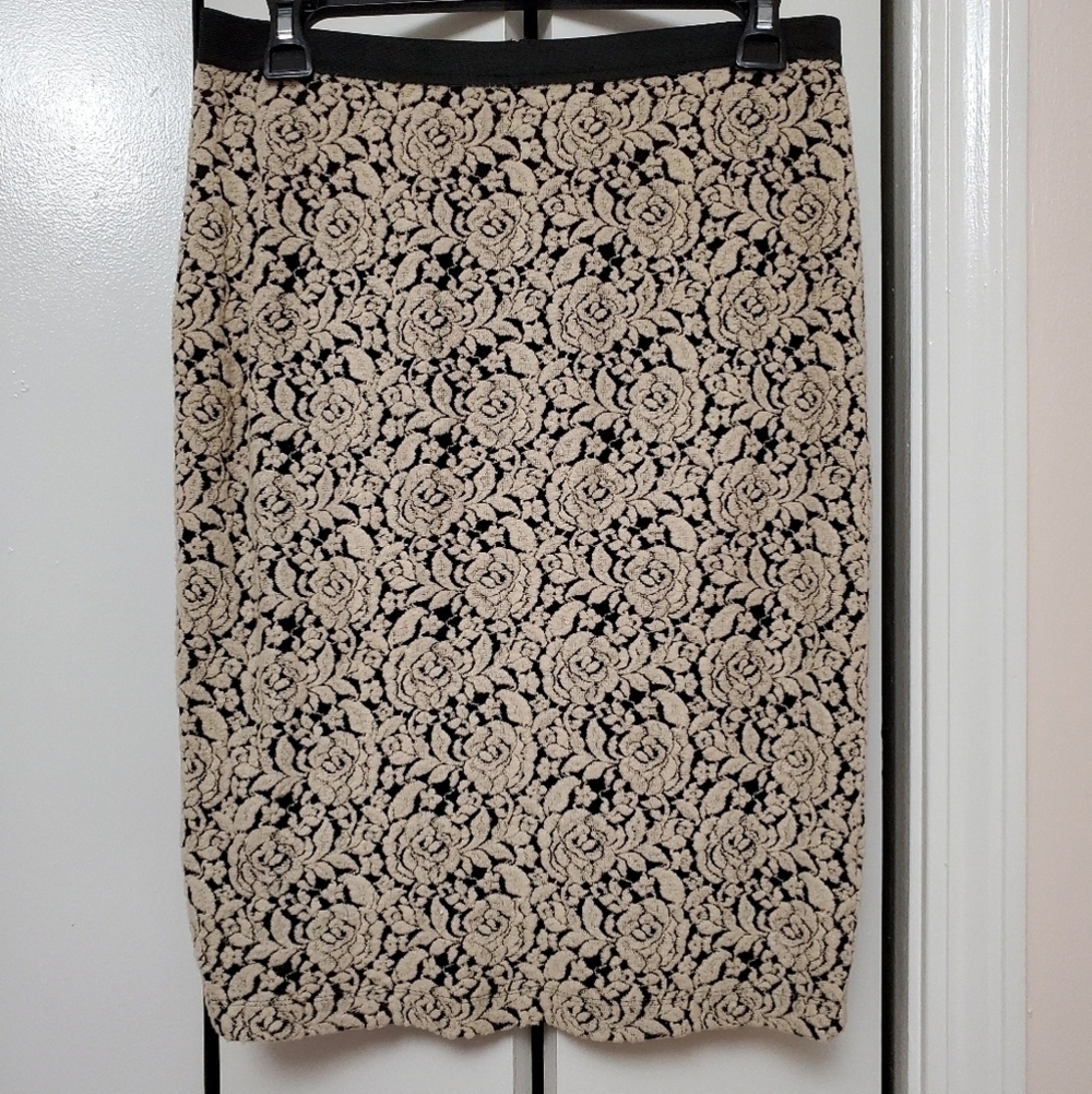 Chelsea & Violet knit beige floral below knee skirt